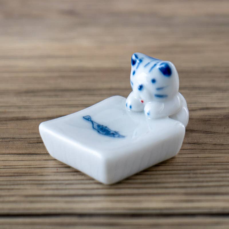 Cat and Fish Porcelain Chopsticks Rest 1.75"LtevanaaCat and Fish Porcelain Chopsticks Rest 1.75"L