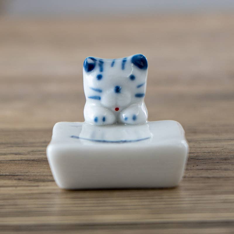 Cat and Fish Porcelain Chopsticks Rest 1.75"LtevanaaCat and Fish Porcelain Chopsticks Rest 1.75"L