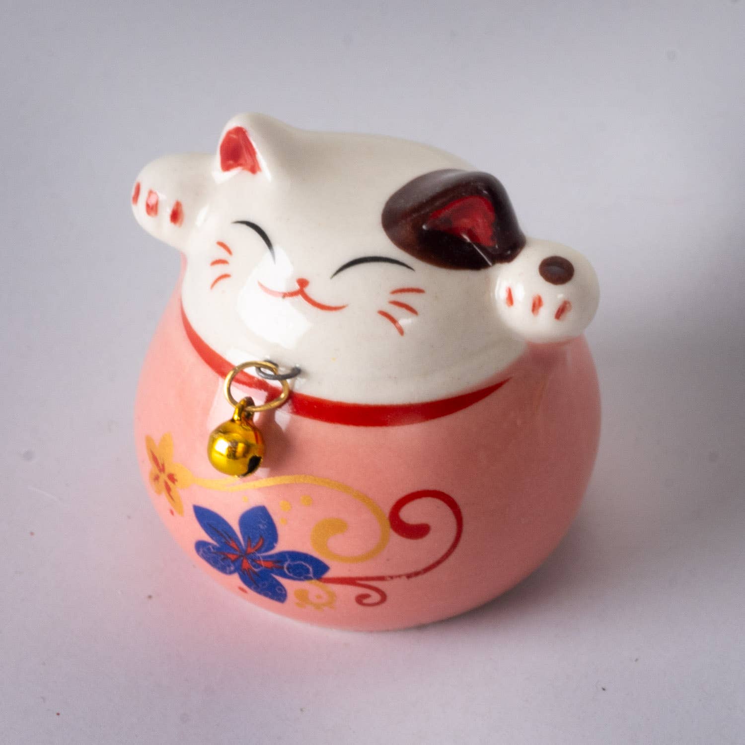 Maneki Neo Lucky Cat FigurinetevanaaManeki Neo Lucky Cat Figurine