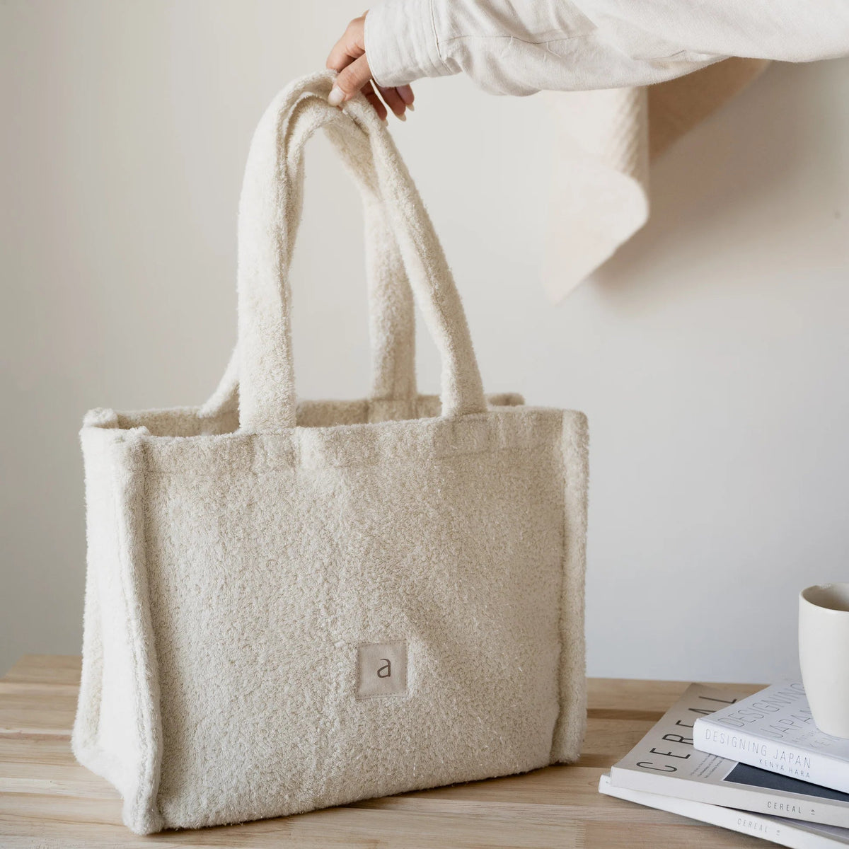 Milky pile tote bag with chouchou white Milky pile tote bag with 